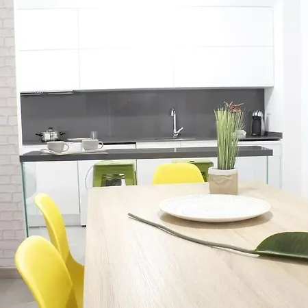 Vut Centro Con Garaje דירה טרואל